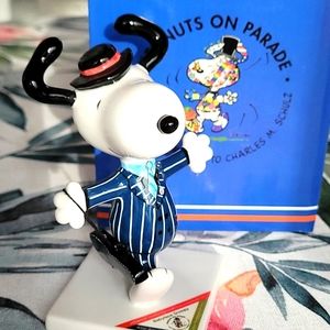 Peanuts 🥜 BABY FACE on Parade Saint Paul's tribute to Charles and shoals